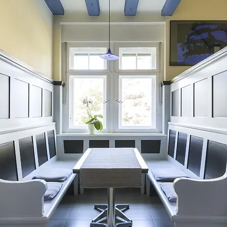 Отель Gastehaus Einsteinstrasse 3*
